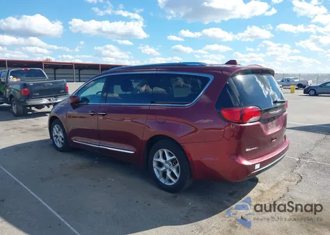2017 Chrysler Pacifica Touring-L Plus z USA, uszkodzony, nr VIN 2C4RC1EG5HR614246